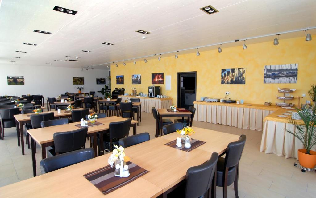 弗兰肯高地酒店 Aurach 外观 照片